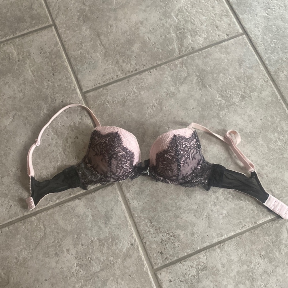 2 FOR $15//Pink & Black Lacy Victorias Secret Bra 32B